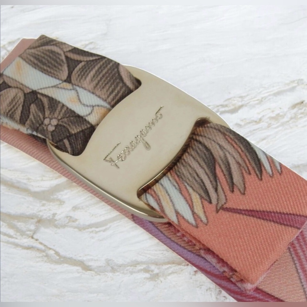 Salvatore Ferragamo Vara Ribbon Hair Clip 😍 - Picture 4 of 9